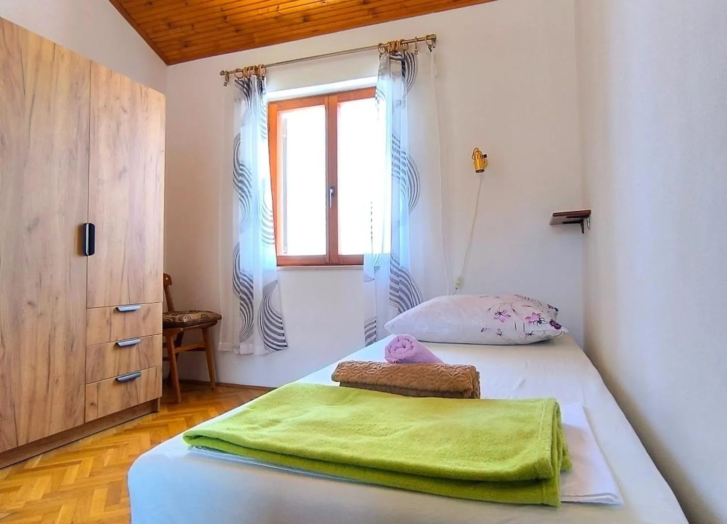 Pleasant Apartment With Seaview 말리로시니