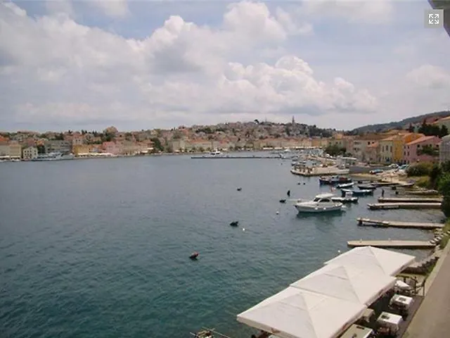 Pleasant Apartment With Seaview Mali Lošinj