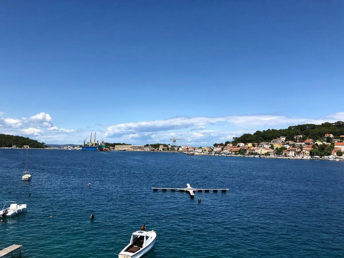 Pleasant Apartment With Seaview Mali Losinj